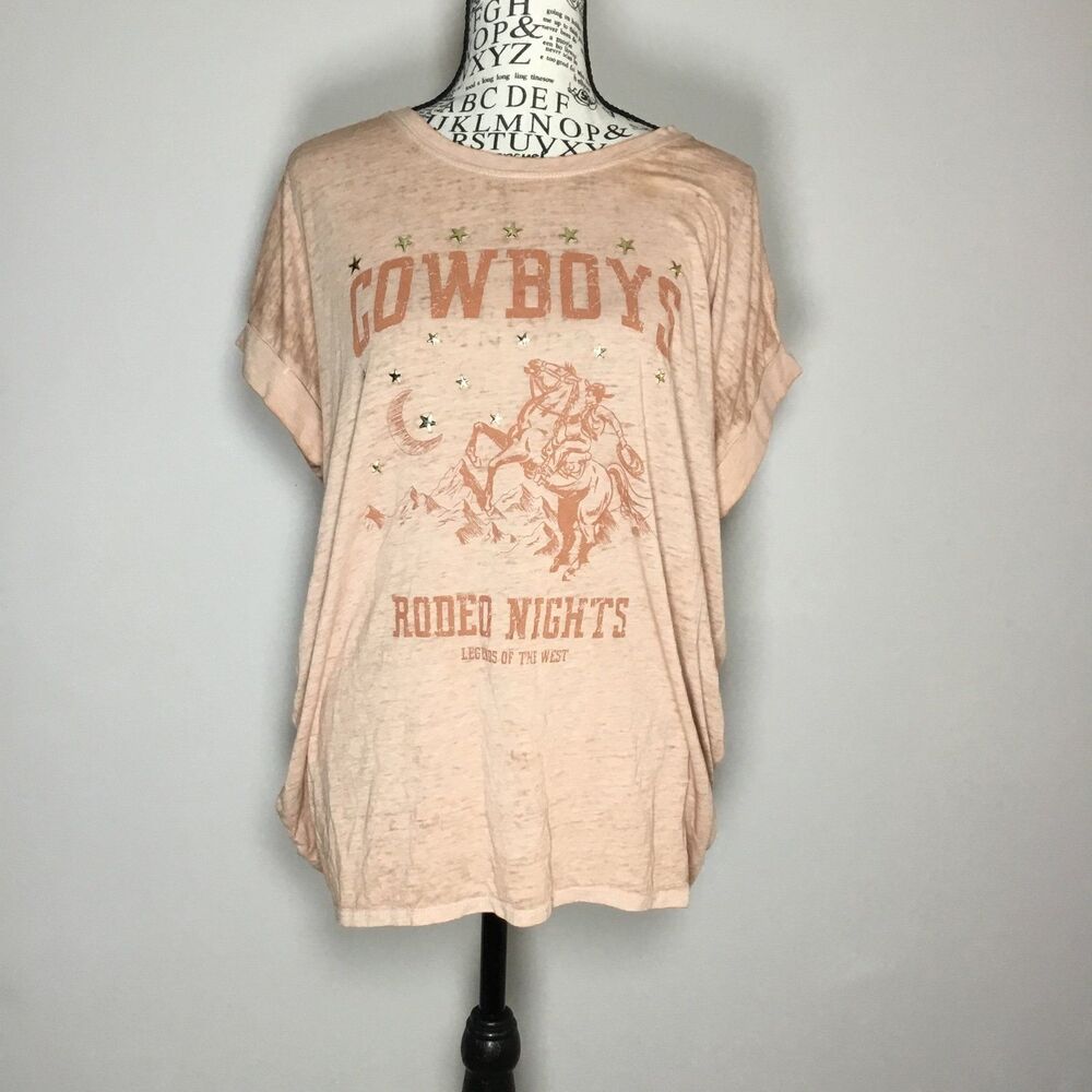 Peach “Cowboys Rodeo nights” tshirt gold embellishment stars horse Western M
